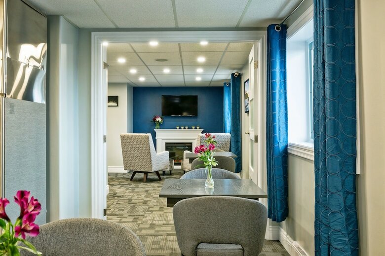 Hotel Royal Inn & Suites