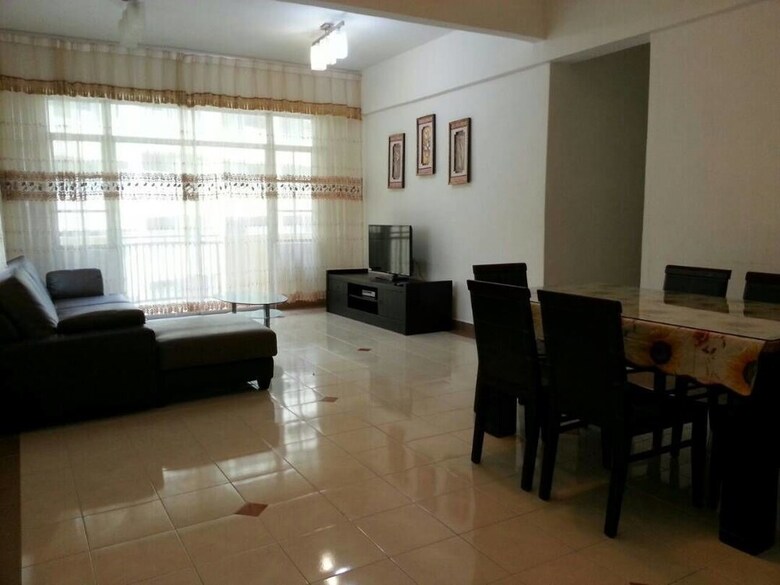 Aaron Apartment At Crown Imperial