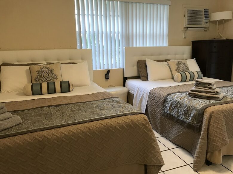 Hostal Sheridan Guesthouse