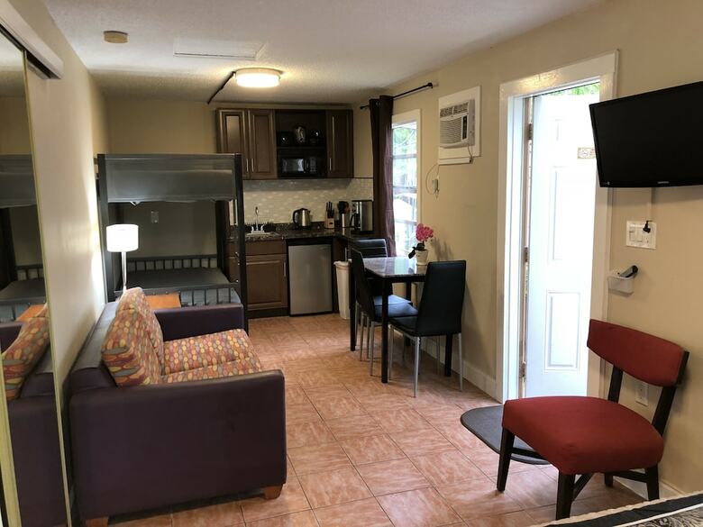 Hostal Sheridan Guesthouse