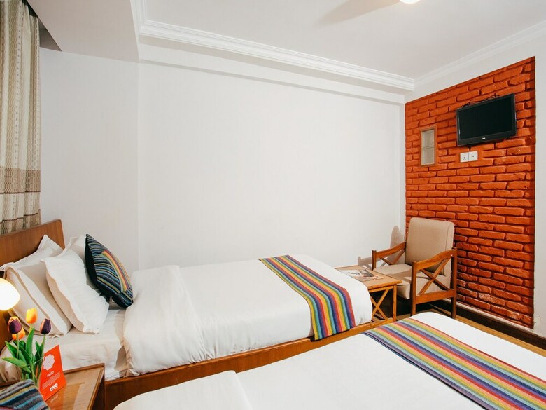Hotel Oyo 11459 Osho Holiday Inn