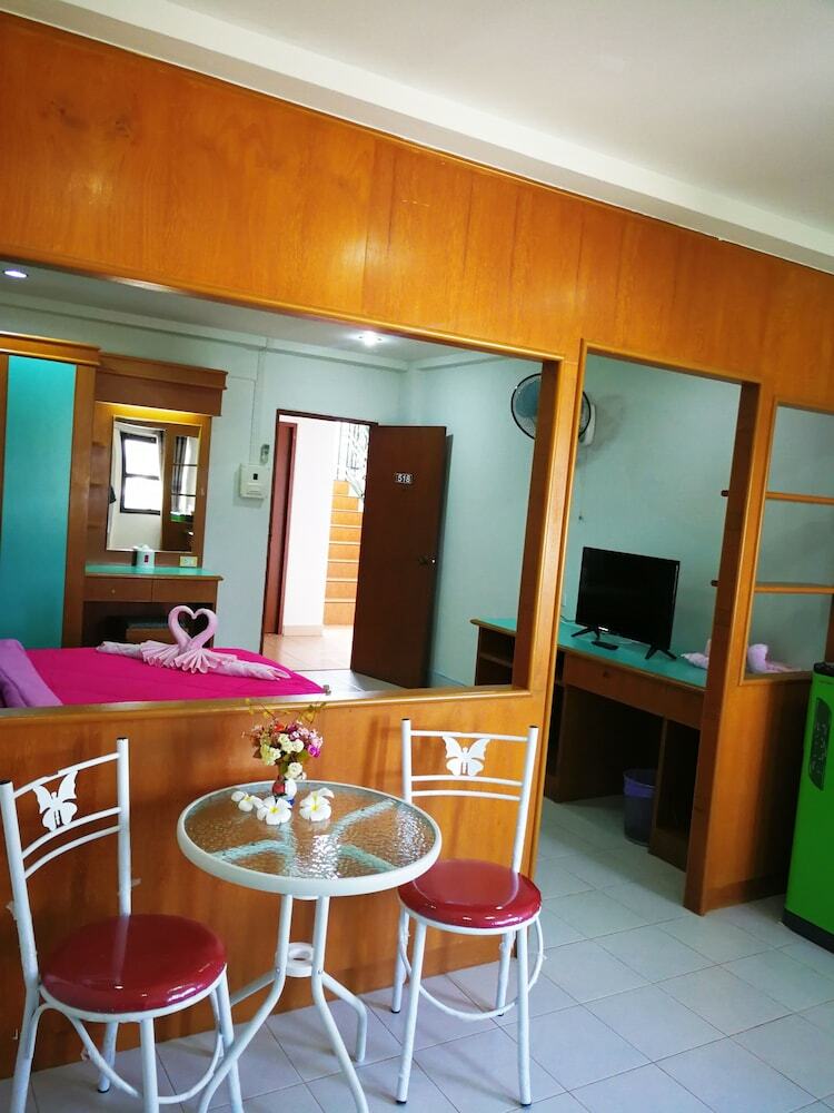 Hotel Benjamart Residence