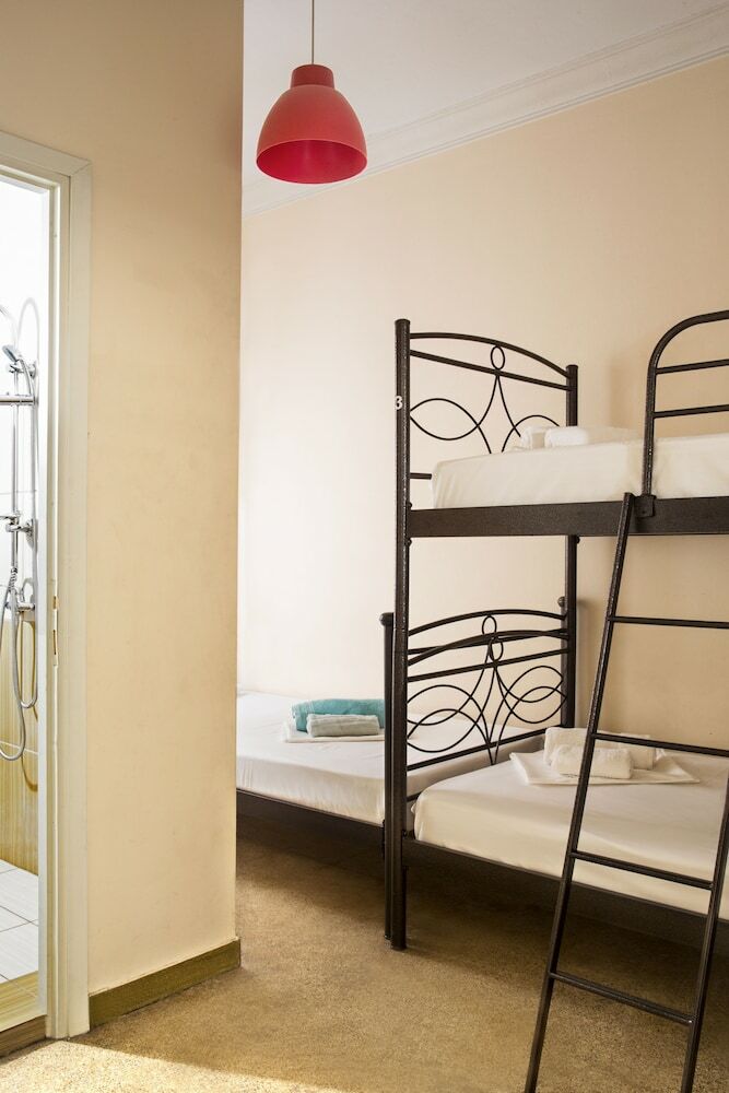 Hostal Orpheus Hotel - Hostel