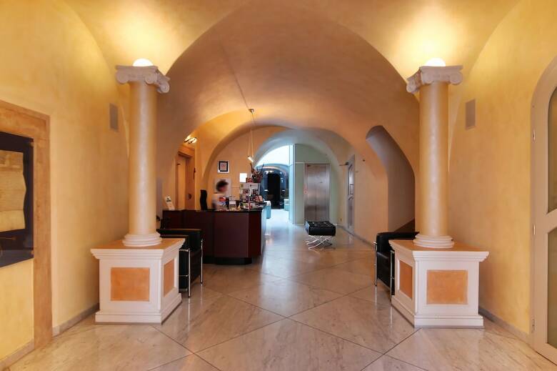 Skaritz Hotel And Residence