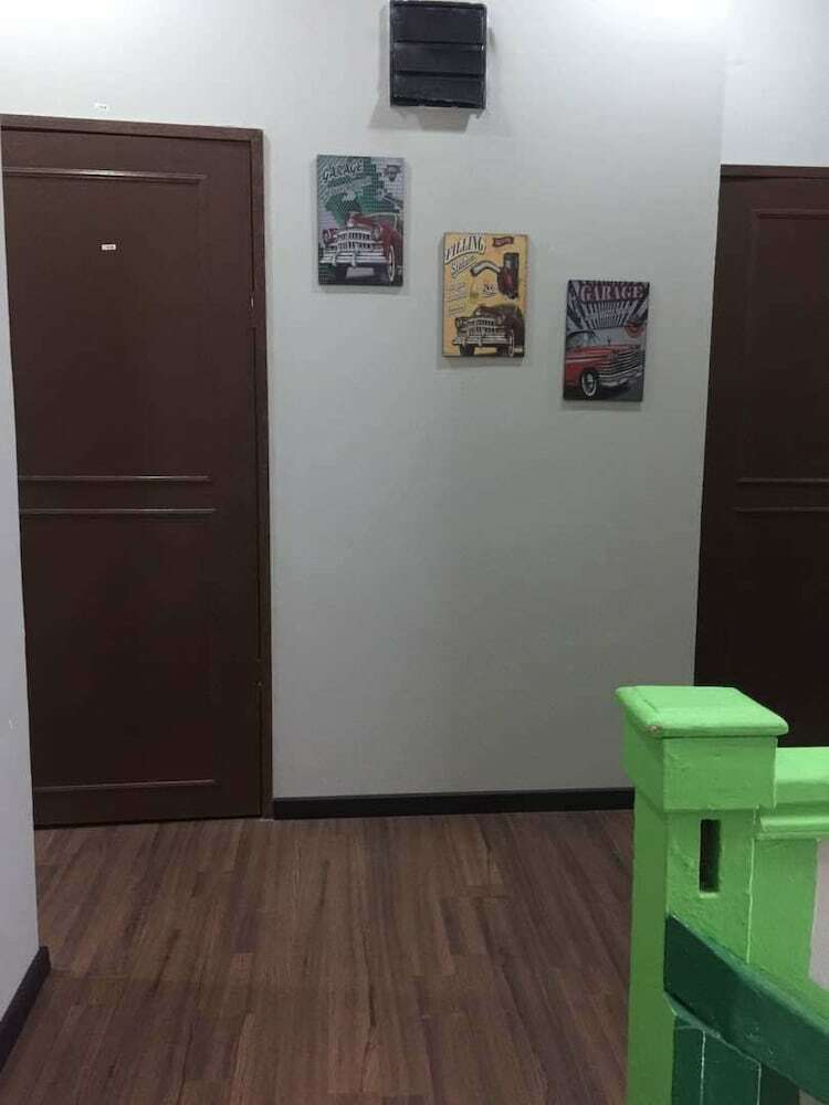 Hostal R&r Budget Inn - Hostel
