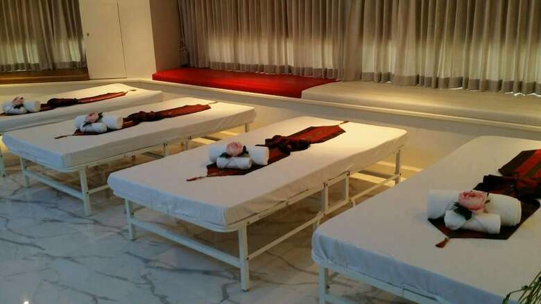 Hotel Chuchai Buri Sri Amphawa