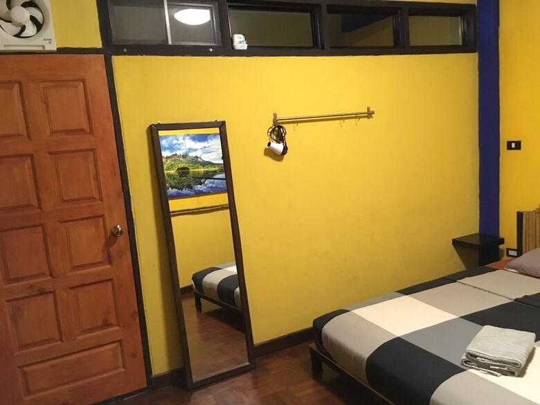 Hostal At Home Hostel