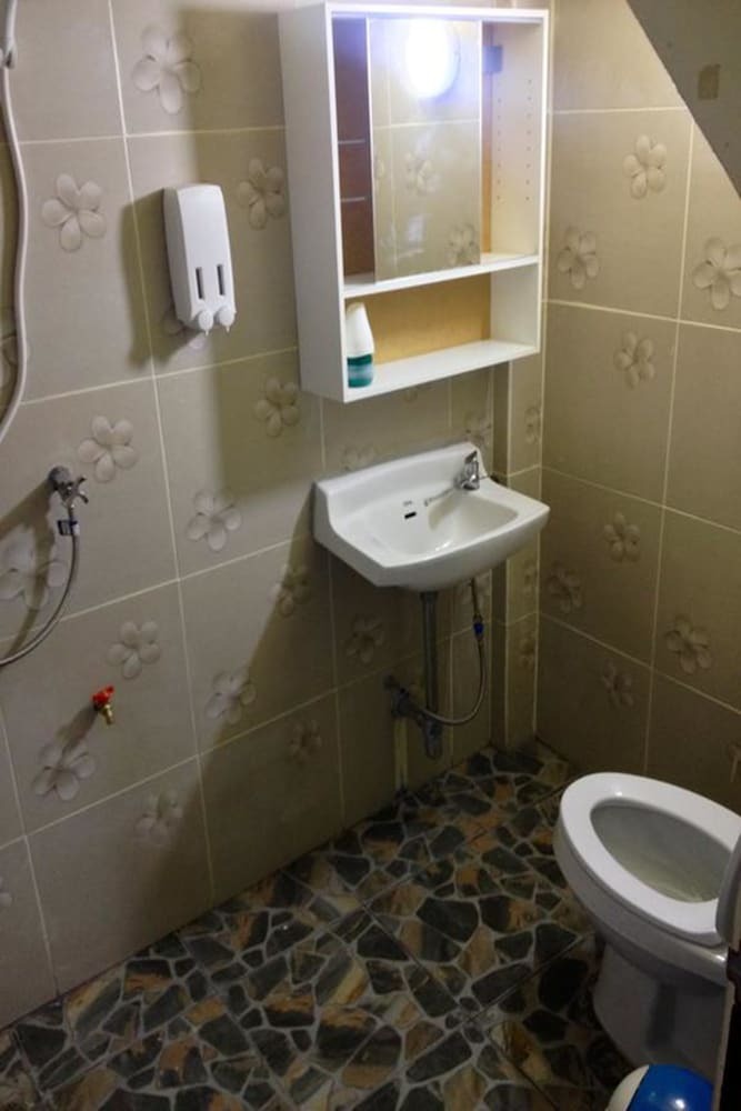 Hostal At Home Hostel