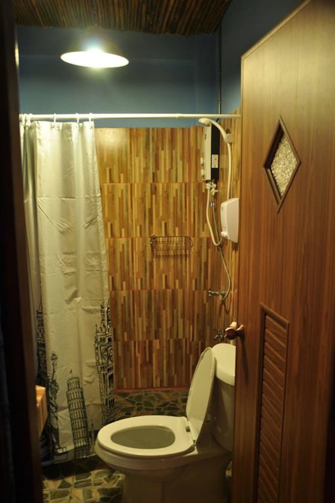 Hostal At Home Hostel