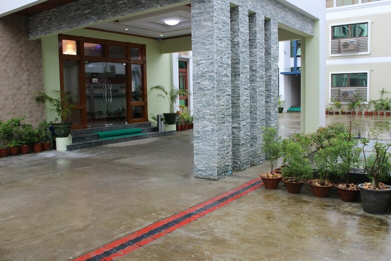 Ten Mile Hotel
