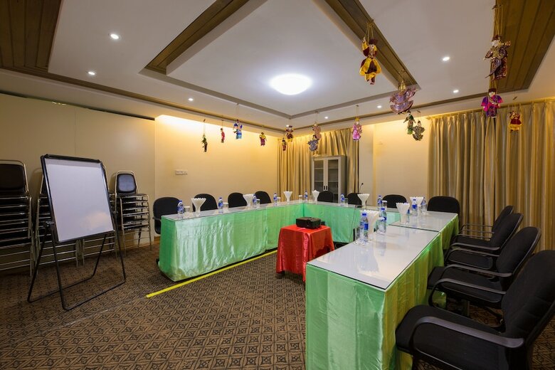 Ten Mile Hotel