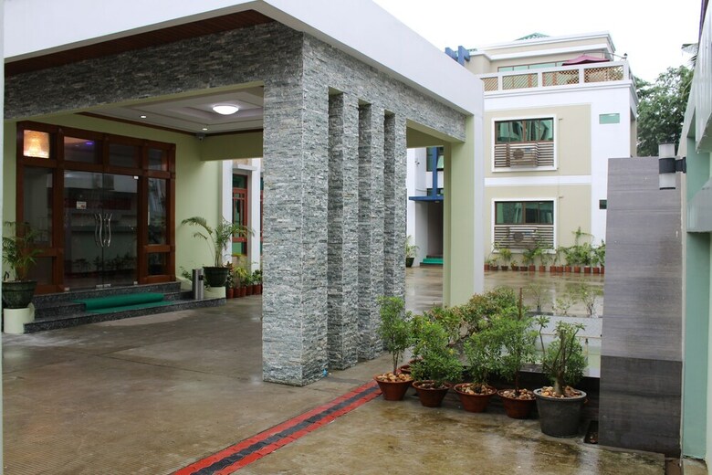 Ten Mile Hotel
