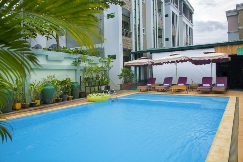 Ten Mile Hotel
