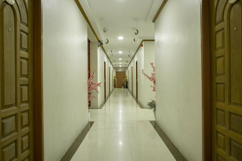 Ten Mile Hotel