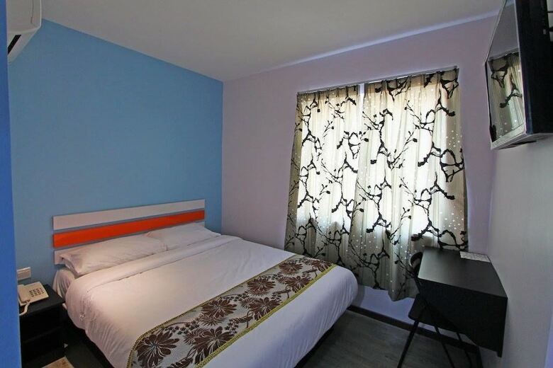 Red Orange Hotel