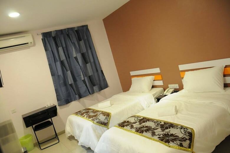 Red Orange Hotel