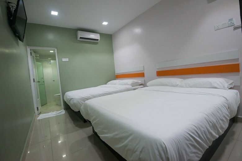 Red Orange Hotel