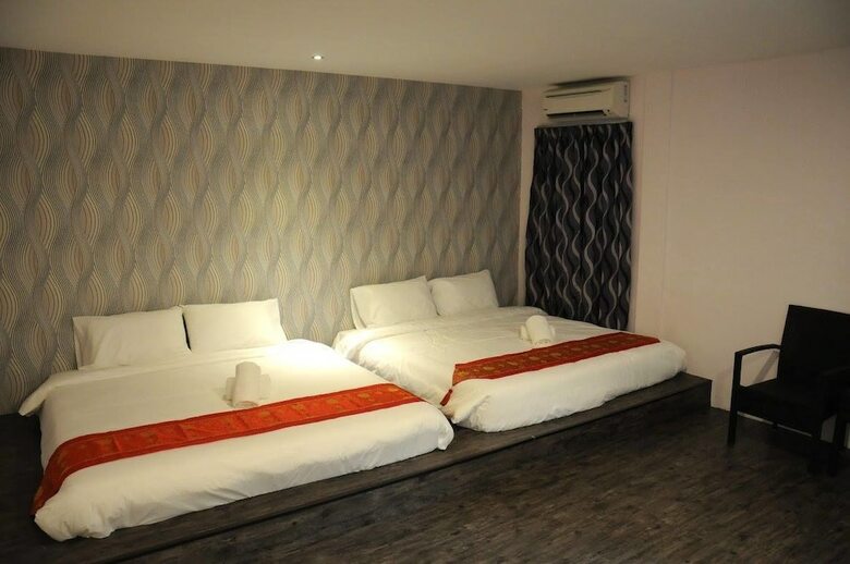 Red Orange Hotel