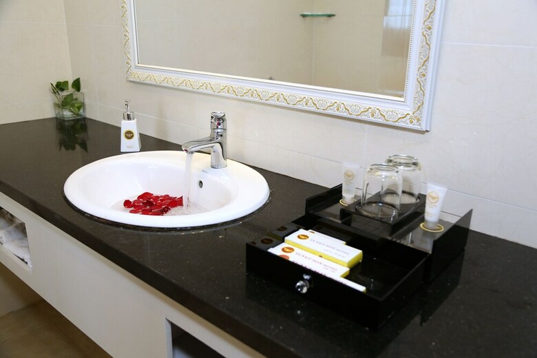 Tuyet Son Hotel