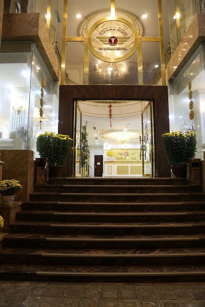 Tuyet Son Hotel