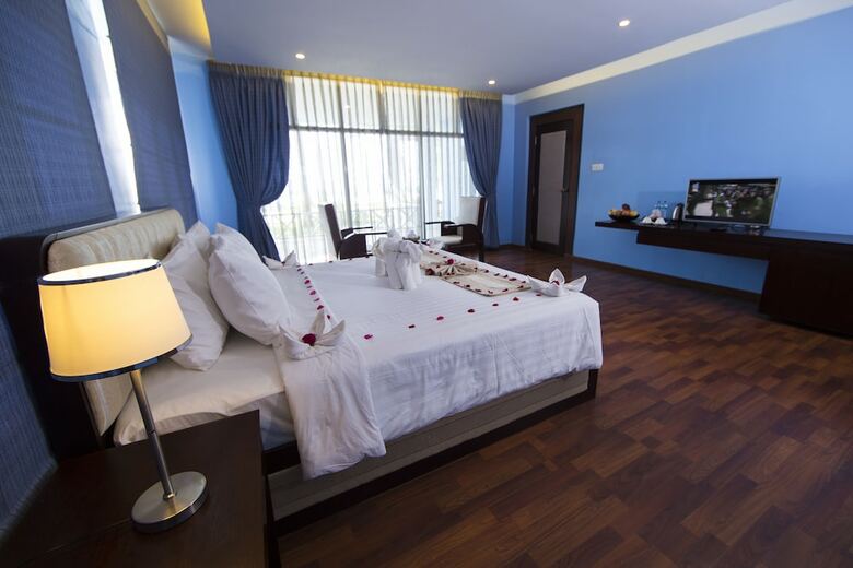 Hotel Azura Beach Resort