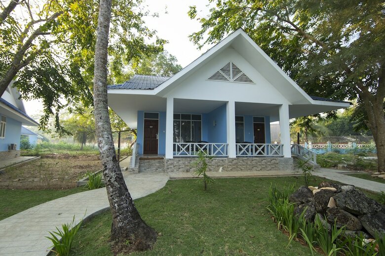 Hotel Azura Beach Resort