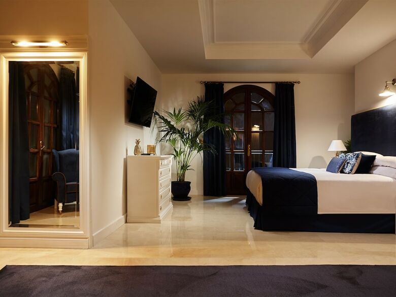 Hotel The Touch Puerto Ban�s