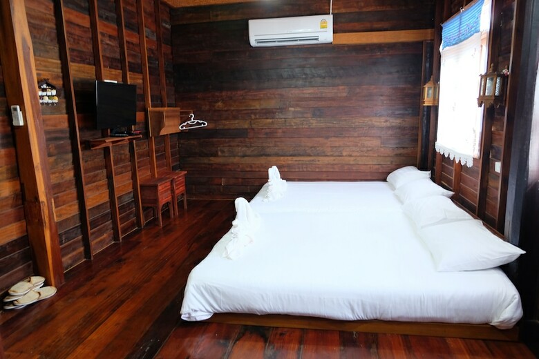 Hotel Baan Kun Tuad Ko Si Chang