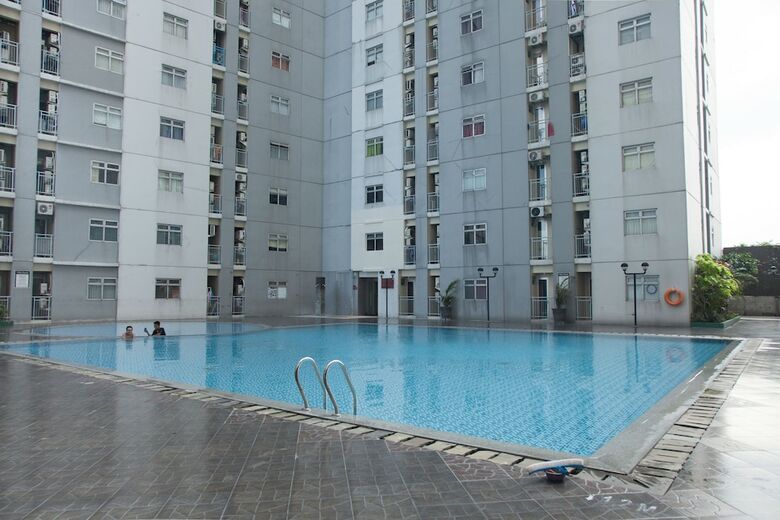 Hotel Reddoorz Apartment @ Manyar Street