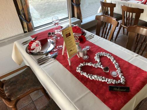 Hostal Hotel Zur Wolfsschlucht - Das Wolfshotel Am Arendsee