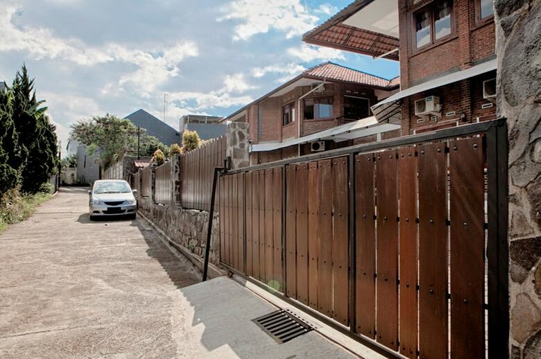 Hotel Reddoorz Plus Near Dago Pakar