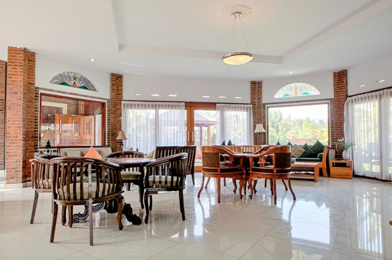 Hotel Reddoorz Plus Near Dago Pakar