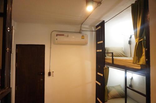 Hostal Feel Good Bangkok Hostel
