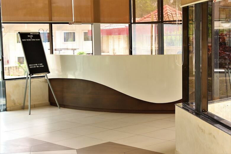 Hotel White Feather Toran Resort
