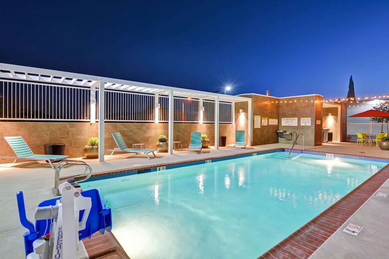 Hotel Home2 Suites By Hilton Azusa