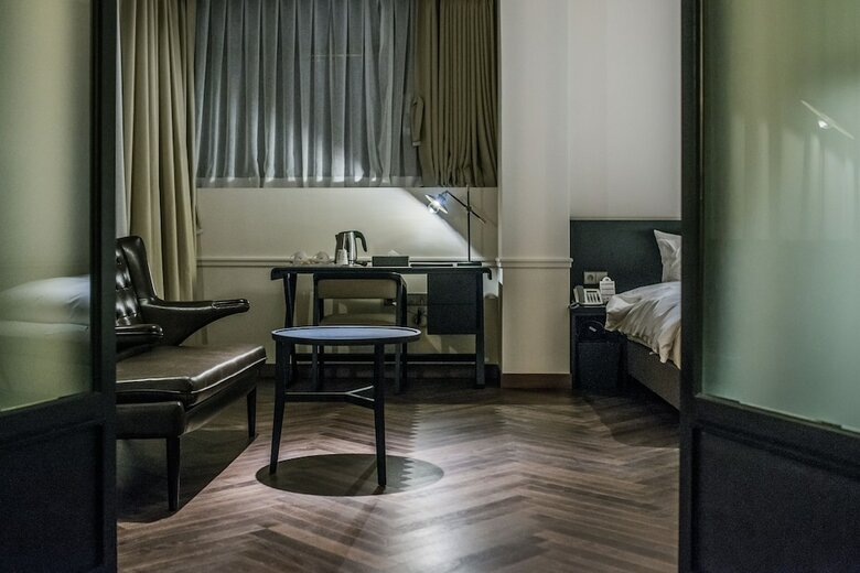Rivertain Hotel