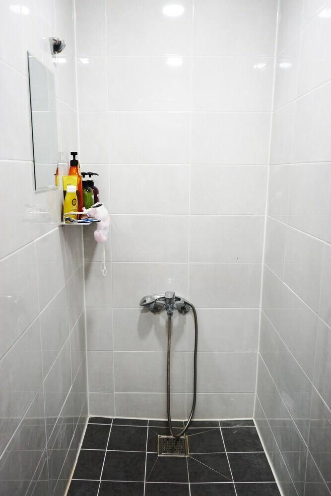 Hostal Onna Guesthouse - Hostel