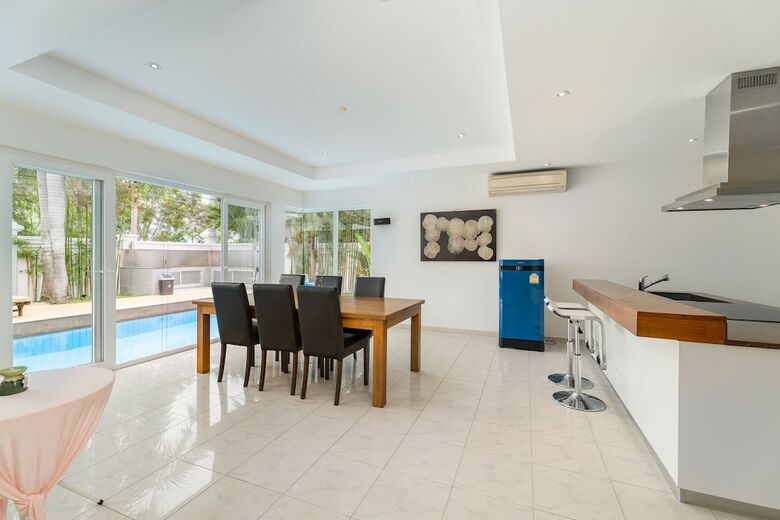 Luxury Pool Villa 52