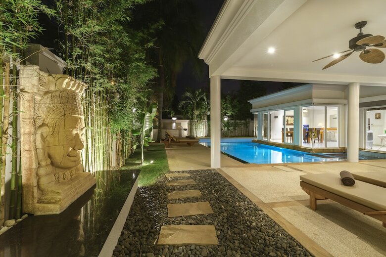 Luxury Pool Villa 52