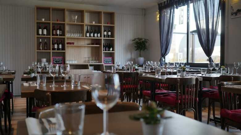 Hotel H�tel Le Pavillon De L'a�ro