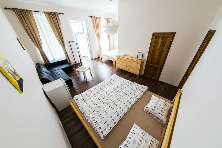 Freedom Rooms And Apartments