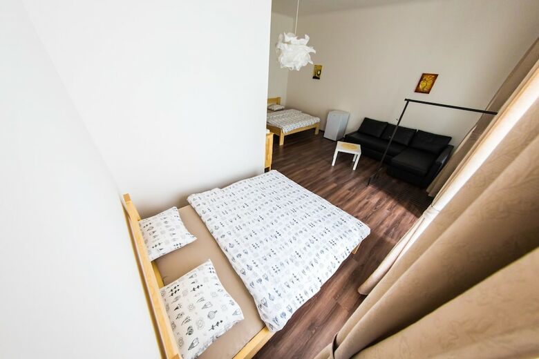 Freedom Rooms And Apartments