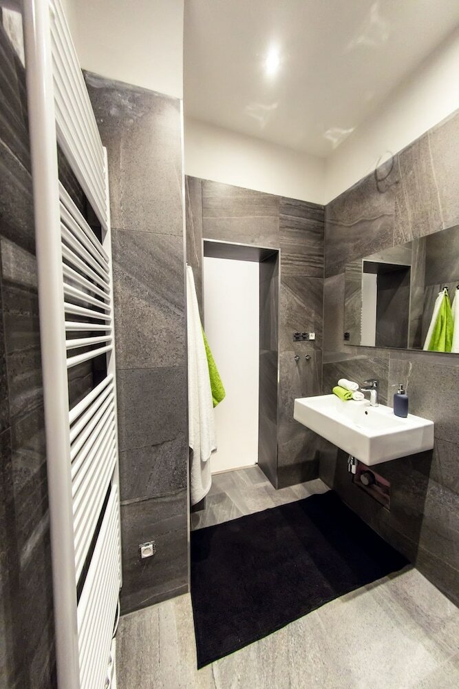 Freedom Rooms And Apartments