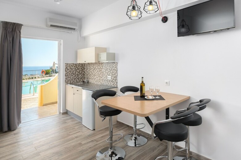 Aparthotel Pefkos View Suites & Maisonette