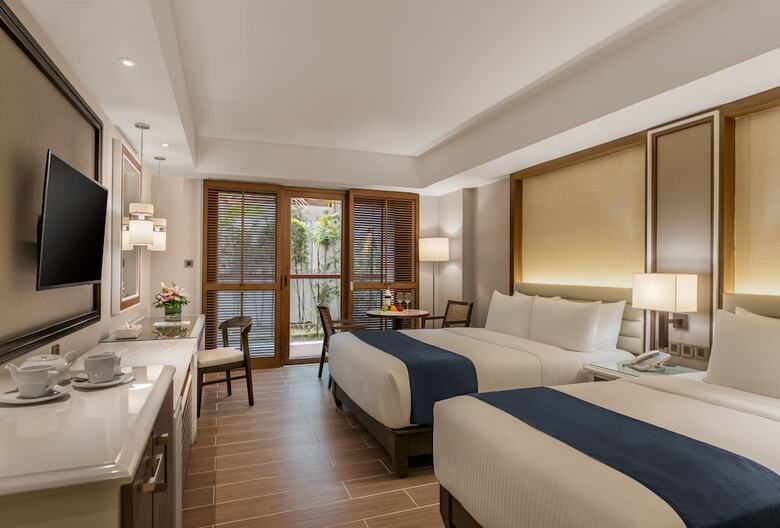 Hotel Henann Crystal Sands Resort