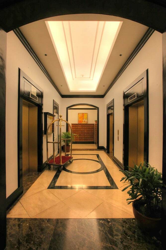 Aparthotel Bsa Tower Serviced Residences