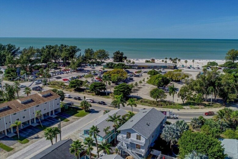 Anna Maria Island Beach Castaway 1