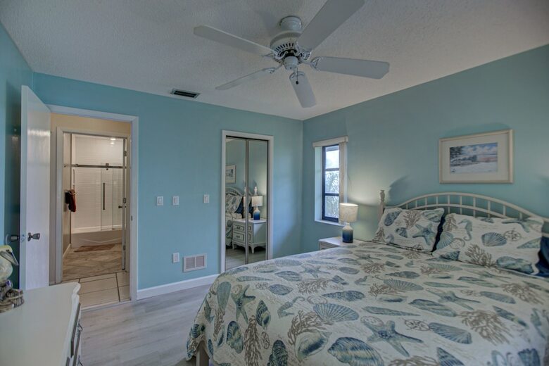 Beach Palms 6b By Anna Maria