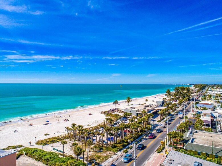 Beach Palms 6b By Anna Maria