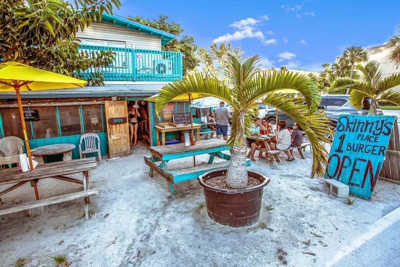 Beach Palms 6b By Anna Maria